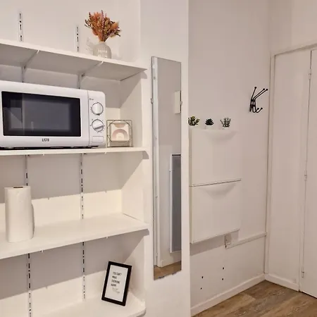 Paul - Proche Gare Centre & Arena Apartman